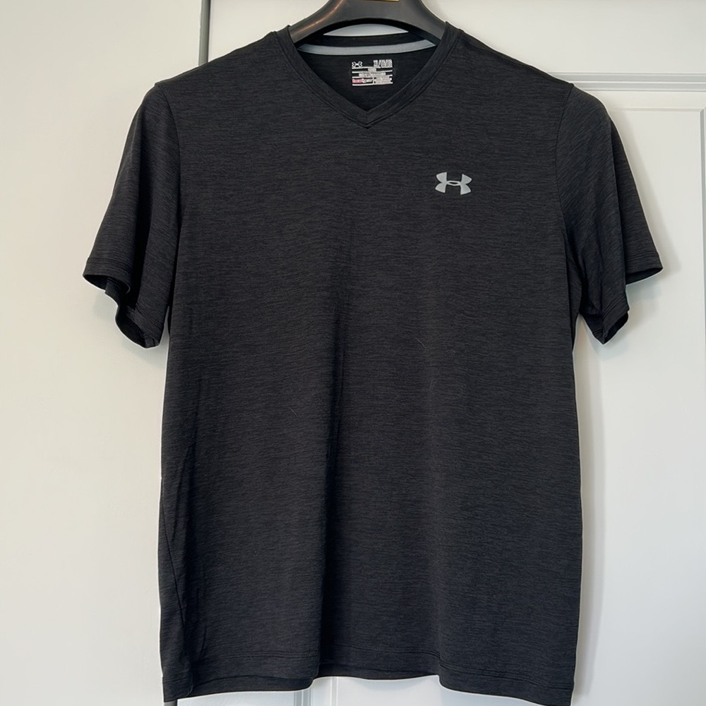 Under armour XL loose v neck